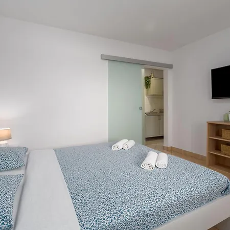 Apartment Klimatisierte Marica 2 Mit Balkon